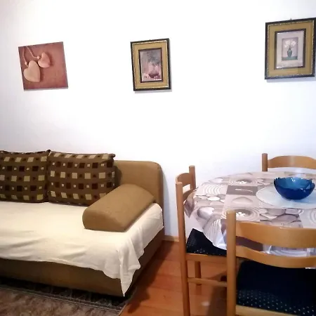 Zmiric Apartment *