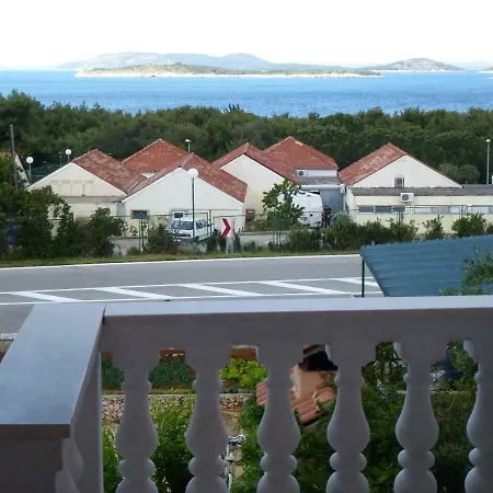 Zmiric Apartment *